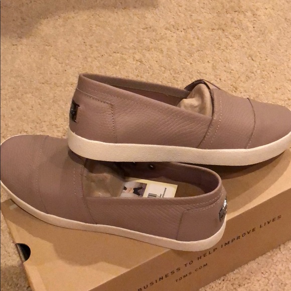 toms avalon leather slip on